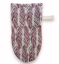 Load image into Gallery viewer, SULKA Oven Mitt Cranberry Red