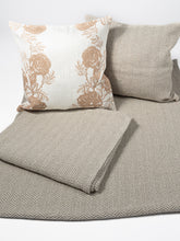 Load image into Gallery viewer, RUUSU 100 % pellava tyynynliina valkoinen-beige