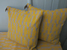 Lataa kuva Galleria-katseluun, IVANA HELSINKI PRINT SULKA 100% lakka-tyynynpäälinen