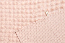 Lataa kuva Galleria-katseluun, RUUSU käsipyyhe, pesetettyä pellavavohvelia