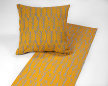 Lataa kuva Galleria-katseluun, IVANA HELSINKI PRINT SULKA 100% lakka-tyynynpäälinen