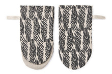 Load image into Gallery viewer, SULKA Oven Mitt Linen/Black