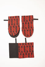 Load image into Gallery viewer, SULKA Potholder Black/Red