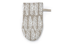 Load image into Gallery viewer, SULKA Oven Mitt Linen/White
