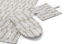 Load image into Gallery viewer, SULKA Oven Mitt Linen/White