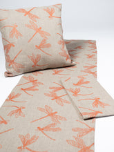 Lataa kuva Galleria-katseluun, SUDENKORENTO 100% pellava kaitaliina oranssi-pellava
