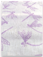 Lataa kuva Galleria-katseluun, SUDENKORENTO 100% pellava kaitaliina valkea-lila
